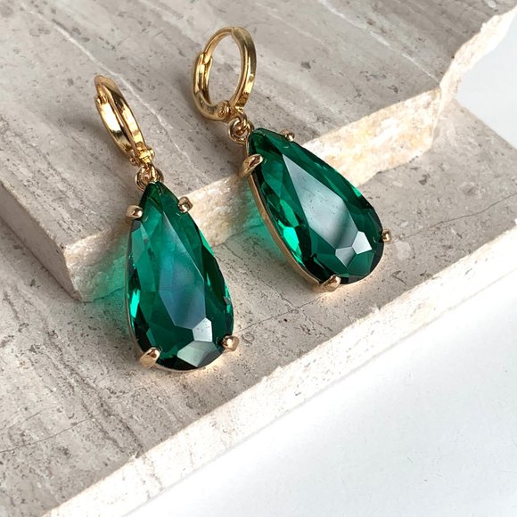 Emerald Glass single drop prong set stone Earrings ~NWT - Picture 4 of 10